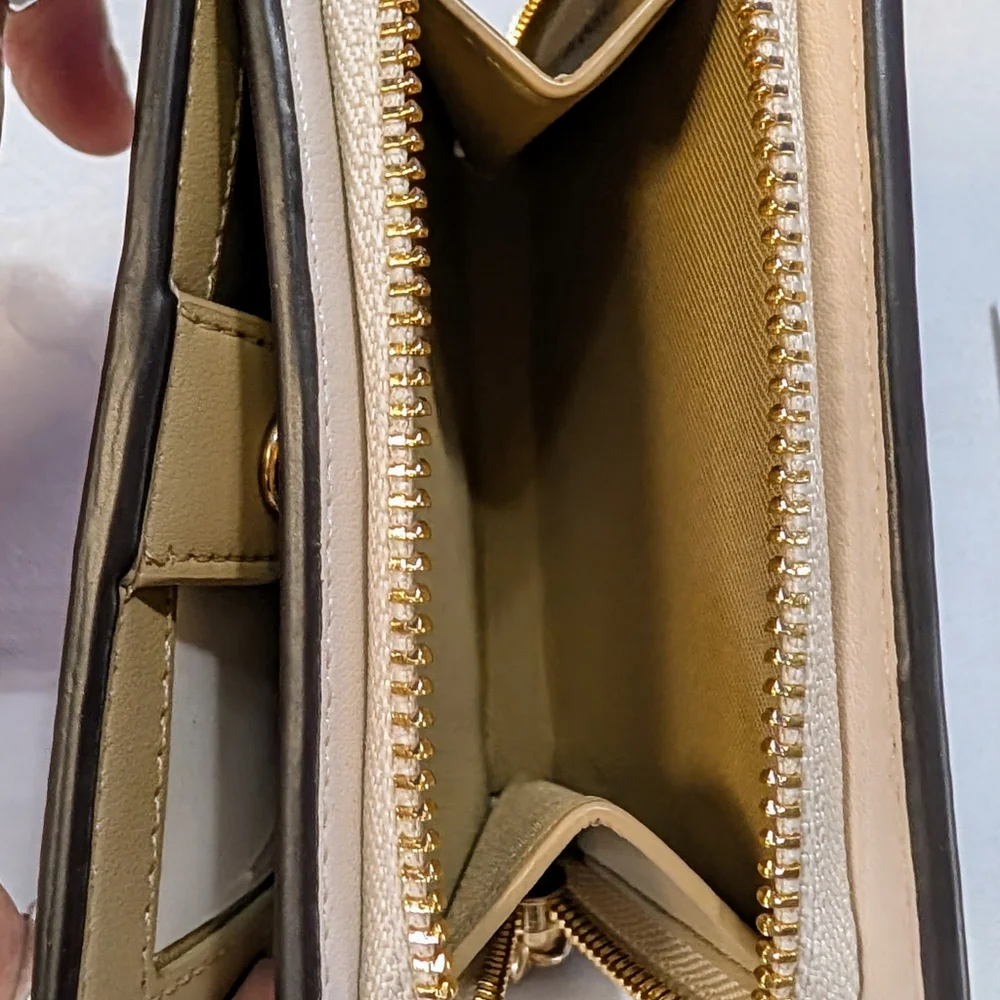 Coach Chalk Leather Snap Wallet With Strawberry Print🍓